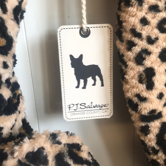 Fuzzy Robe - Picture 6 of 7